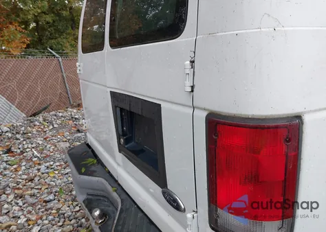 2000 Ford E-350 Super Duty Commercial/Recreational z USA, uszkodzony, nr VIN 1FTSE34L2YHB81454